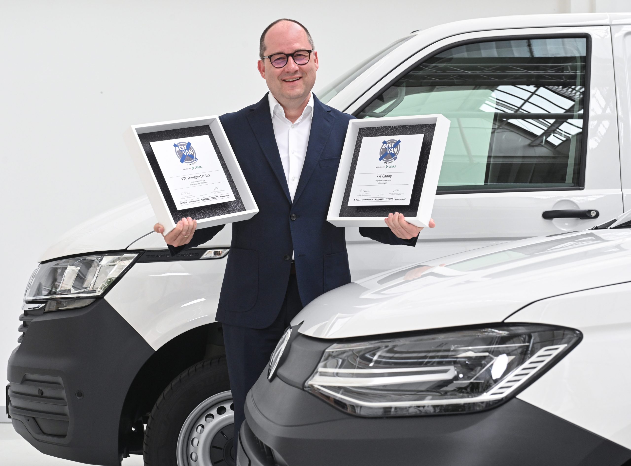 Volkswagen Caddy Cargo i Transporter 6.1 z nagrodą najlepszych vanów 2021 roku!